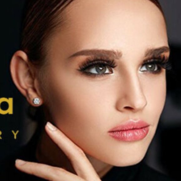 Jewelry - SWAROVSKI STUD EARRINGS
